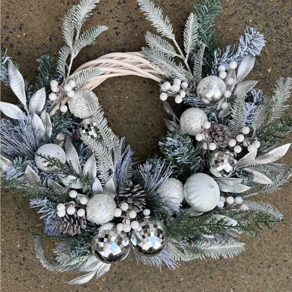 White & Silver Holiday Wreath